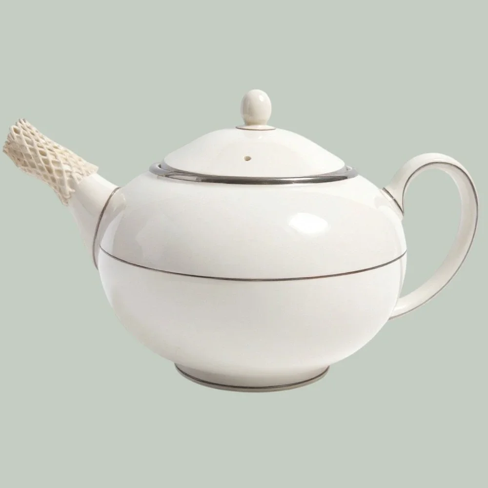 Wedgwood Carlyn W4302 Teapot Bone China Platinum Trim Made in England White